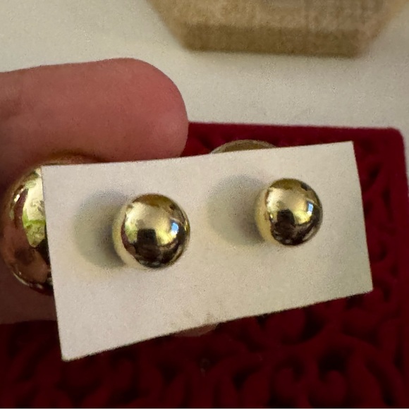 ⚜️3 for $30⚜️ Vintage Double Sided Gold Tone Ball Stud Earrings - Picture 9 of 12